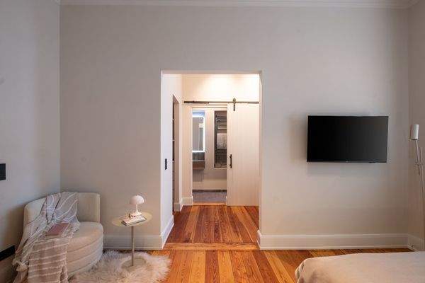 Zimmer II Blick zur Ankleide