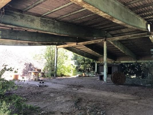 Freistehende Stahlhalle