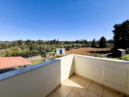 Villa mit Panoramablick auf Meer und weiße Berge auf einem 5.159 m² großen Privatgrundstück