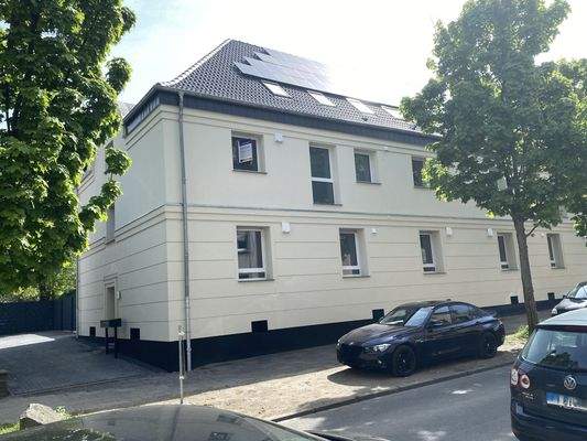 Vorderansicht + Eingang