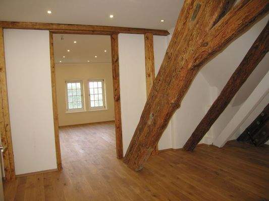 Flur mit Blick ins Wohnzimmer