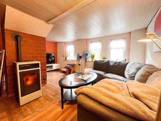 Wohnzimmer mit Kamin 