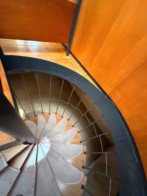 Wendeltreppe in den Keller