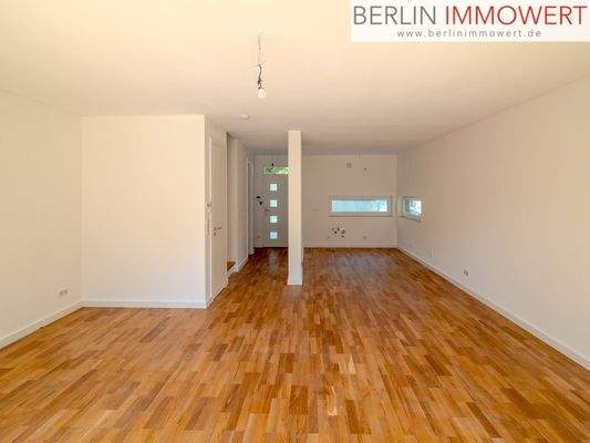 Wohnzimmer / offene Küche