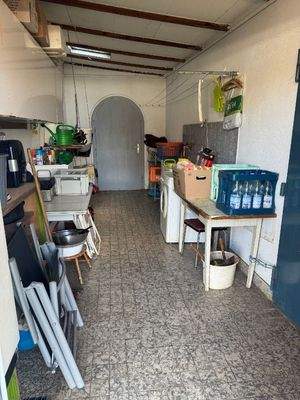 Abstellraum / Durchgang zwischen Haus und Garage