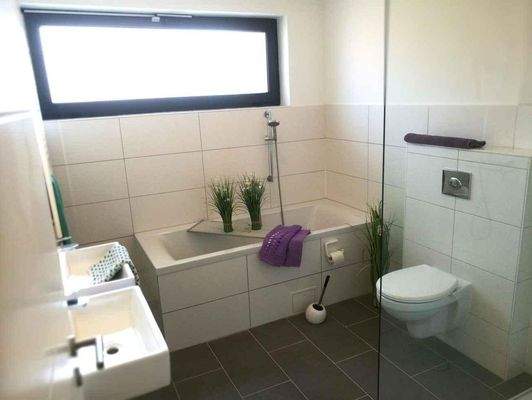 Bad im OG, Tageslicht