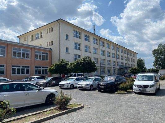 39737521-Hauptgebäude