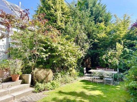 schön angelegter Garten