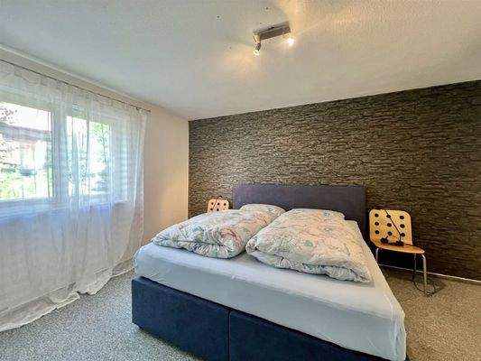 Großer, offener Eingangsbereich mit Einbauschränke