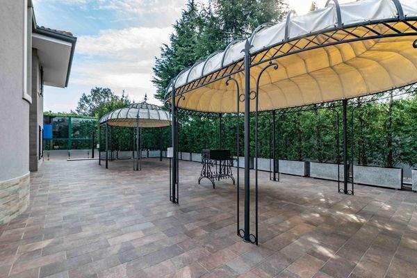 Luxusvilla-am-gardasee-kaufe_villa-am-gardasee-kaufen-haus-am-gardasee-kaufen_exklusive-Villa-am-gardasee_luxus-villa_luxusvilla-am-gardasee_villa-mit-panorama_villa-in-desenzano_comprare-villa-lago-di-garda_vendere-villa-lago-del-garda_Villa-di-lusso_Lag