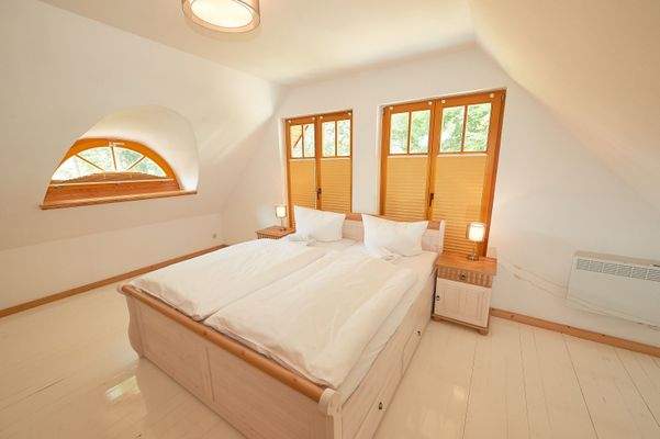 Großes Schlafzimmer