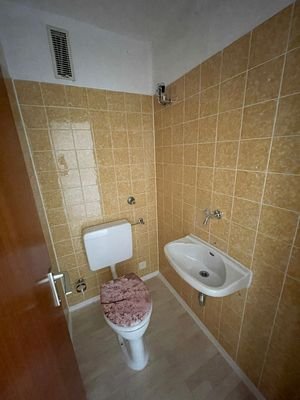 separates WC