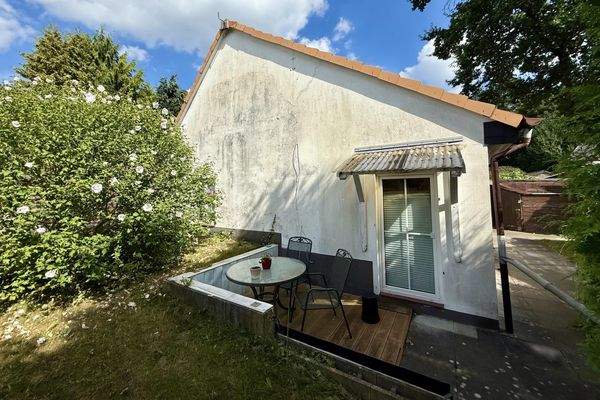 Flur 2: EFH kleiner Garten mit Terrasse