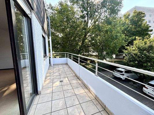 Balkon OG zur Straßenseite