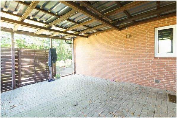 überdachte Terrasse EG hinten