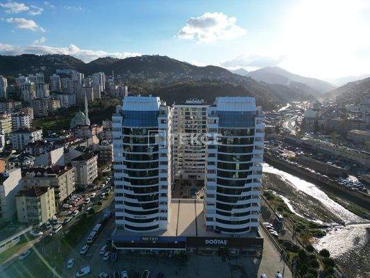 Middle-Floor Apartment in a Complex with Pool and Gym in Trabzon