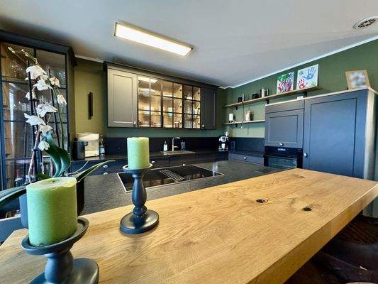 Küche mit Kochinsel