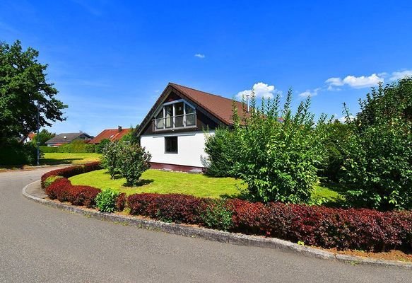 1976 auf ca. 557 m² Grundstück erbaut