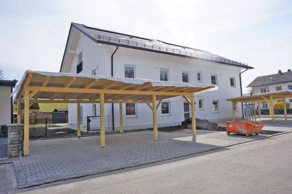 Mit Carport für jede Wohnung