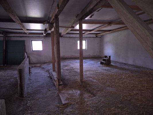 Hühnerstall OG Stallungen