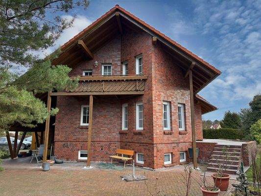 Giebelansicht mit Balkon