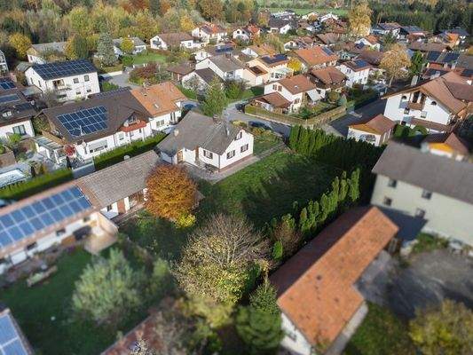 Grundstück mit Nachbarschaftsbebauung