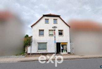 05_Expose_Titelbild_Nachbarhaeuser_verwischt_KI-bearbeitet