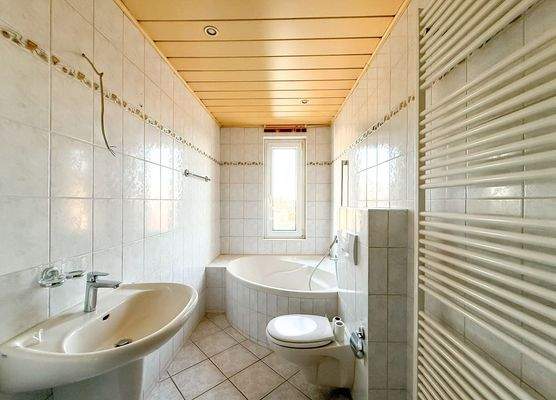 Tageslichtbäder mit Wanne oder Dusche