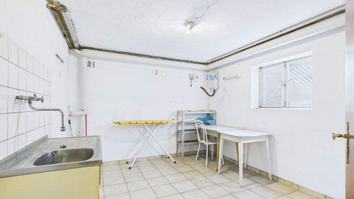 CAM03143G0-PR0189-STILL024