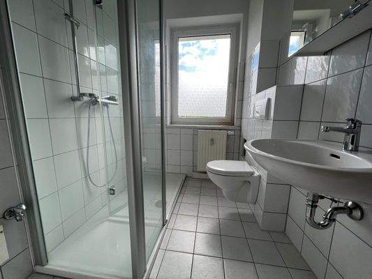 Dusche mit niedrigem Einstieg