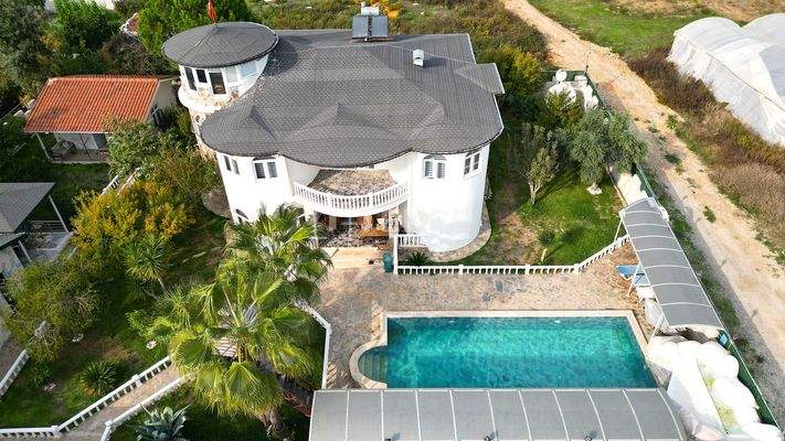 Villa with Pool and Annex Near Golf Courses in Kadriye