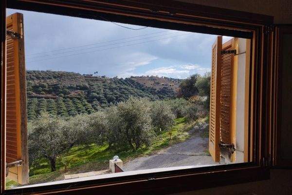 Kreta, Stalos: 2 unabhängige Wohnungen in Strandnähe zu verkaufen