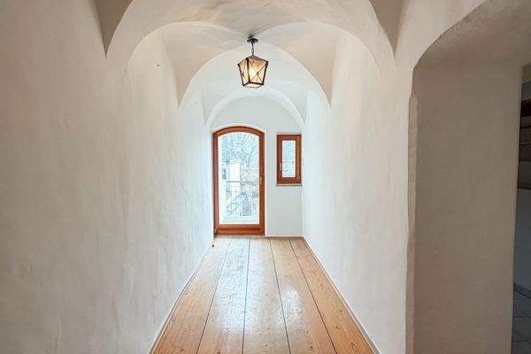 Flur mit Ausgang zur Dachterrasse