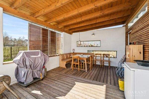 Überdachter Teil der Terrasse 