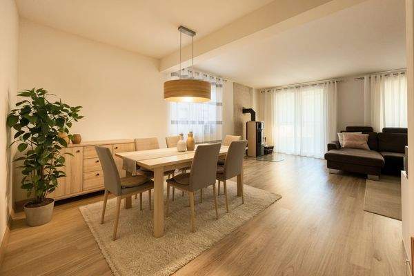 Wohn-Esszimmer - (Beispiel mit KI generiert)