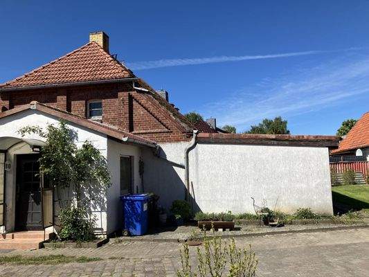 Anbau 1b / Eingang 1a