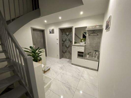 Hauseingangs- & Flur- & Treppenbereich - Erdgeschoss