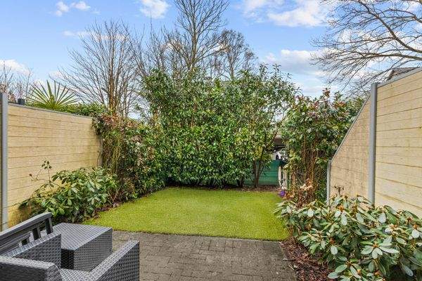 ..... Garten mit Südostausrichtung blicken