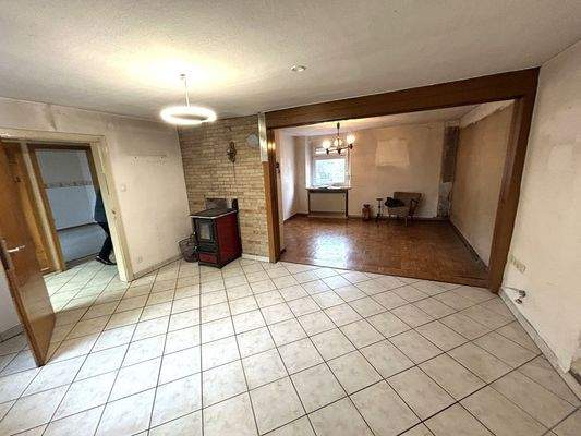 Sicht aus der Küche in Ess-  und Wohnzimmer