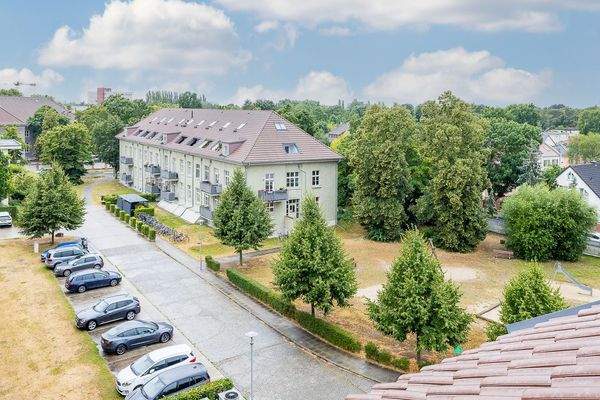 Blick auf den PKW Stellplatz