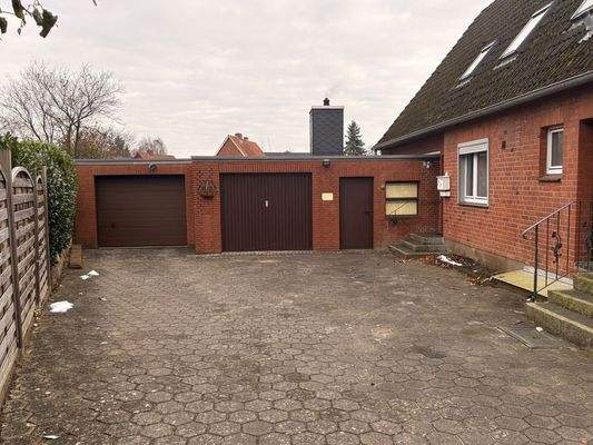 Zufahrt zu den Garagen