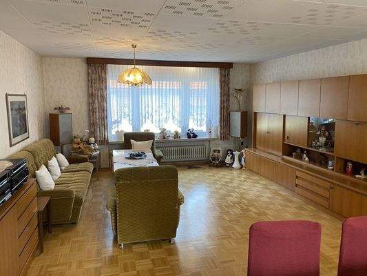 großes Wohn- ud Esszimmer im Obergeschoss