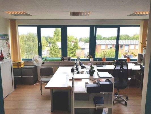 Büroraum, wird leer übergeben
