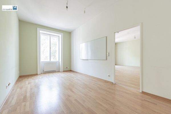 Büro 2 (ca. 17,60 m²) - durch Büro 3 begehbar