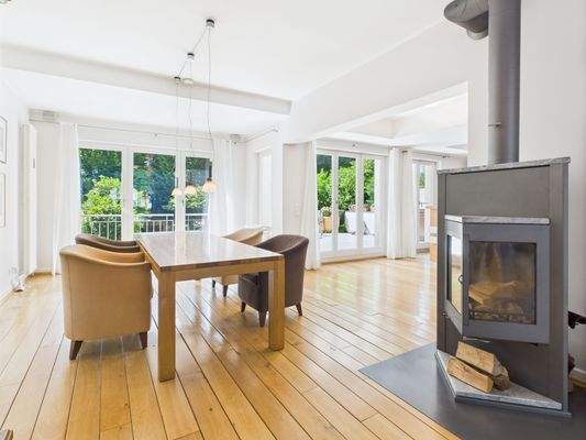 Essbereich mit Kamin