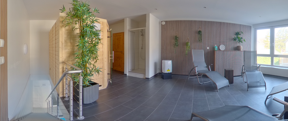 Sauna mit Zugang zum Pool - EG