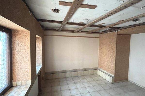 EG rechter Eingang Raum