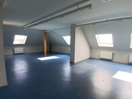 6 DG Bürogebäude Innenflächen (1).jpg