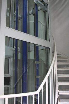 Aufzug-Treppenaufgang