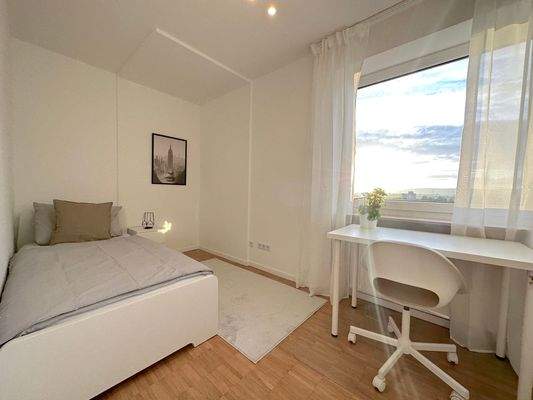 Helles WG-Zimmer mit Aussicht